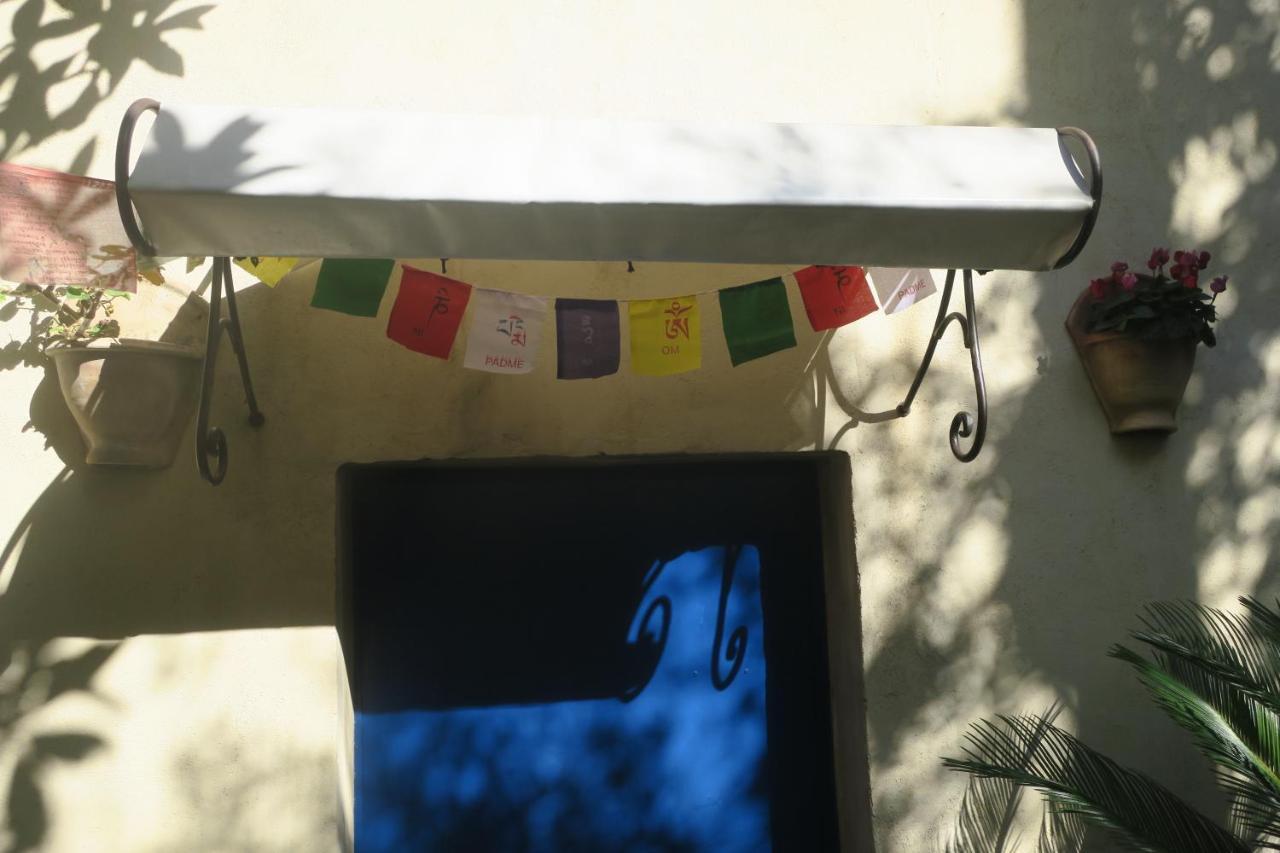 Tombe La Nefle Acomodação com café da manhã Avinhão Exterior foto