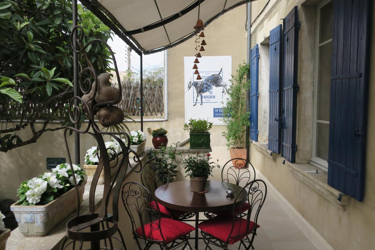 Tombe La Nefle Acomodação com café da manhã Avinhão Exterior foto