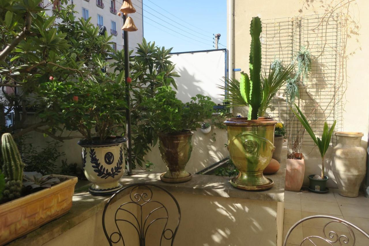 Tombe La Nefle Acomodação com café da manhã Avinhão Exterior foto