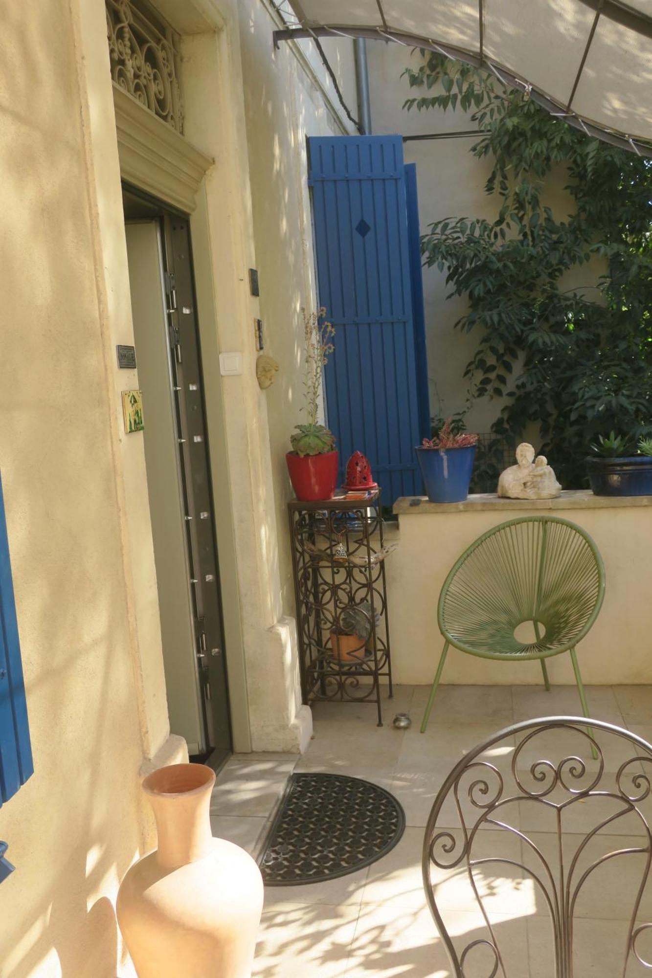 Tombe La Nefle Acomodação com café da manhã Avinhão Exterior foto